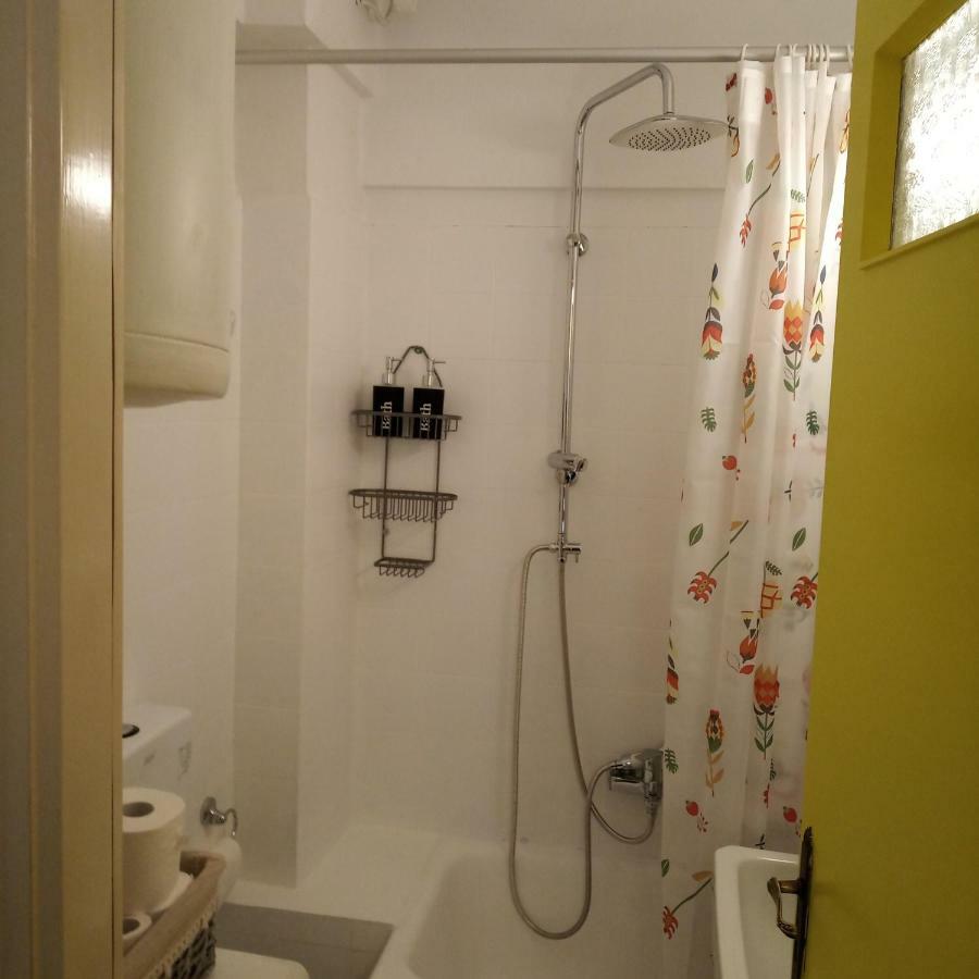Apartment 100 Meters From The Terminal Station Atena Exterior foto