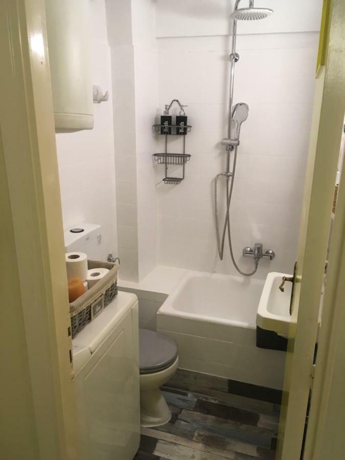 Apartment 100 Meters From The Terminal Station Atena Exterior foto