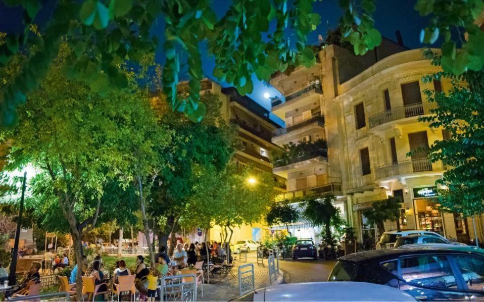 Apartment 100 Meters From The Terminal Station Atena Exterior foto